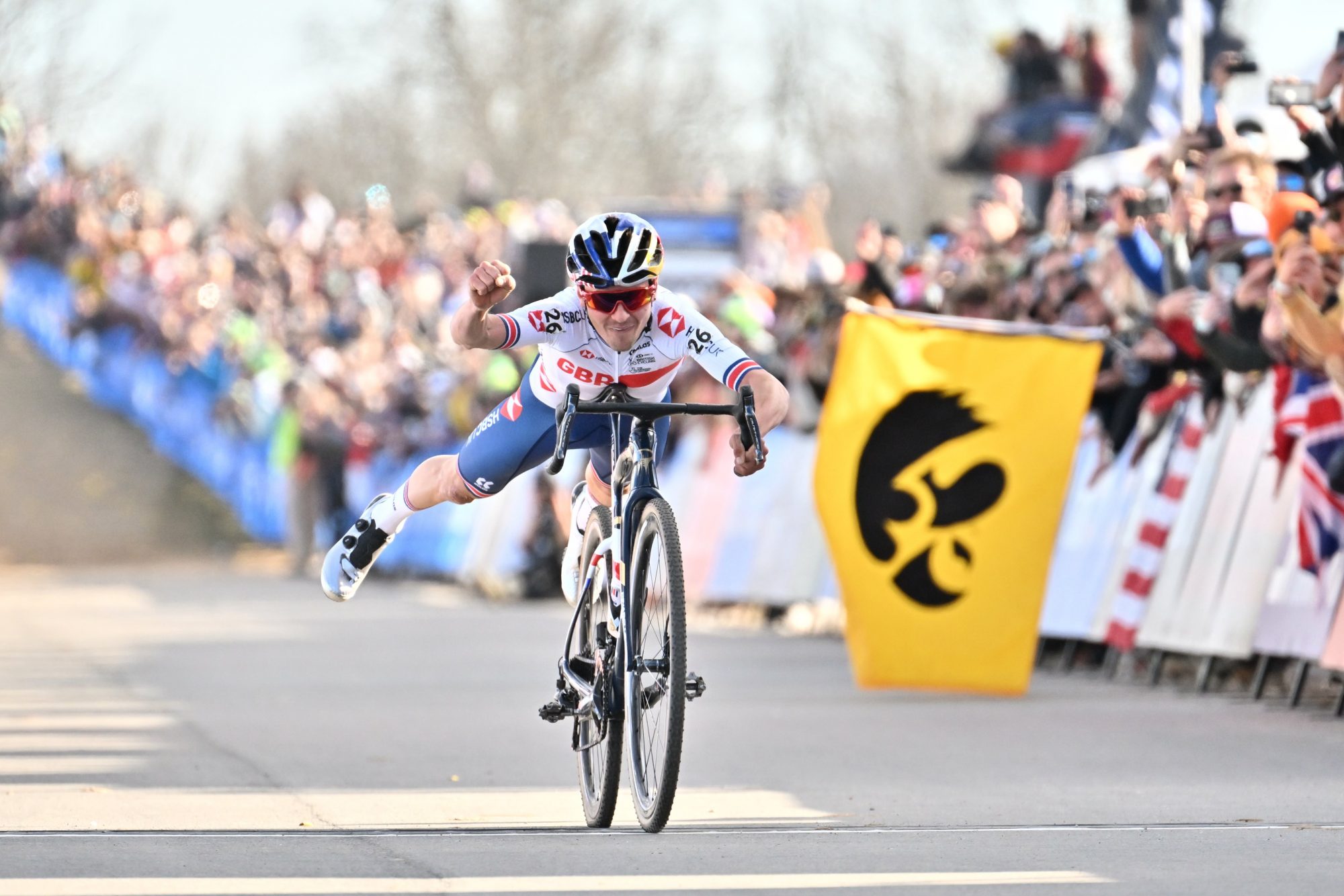 Tom Pidcock Sacré Champion Du Monde De Cyclo-cross